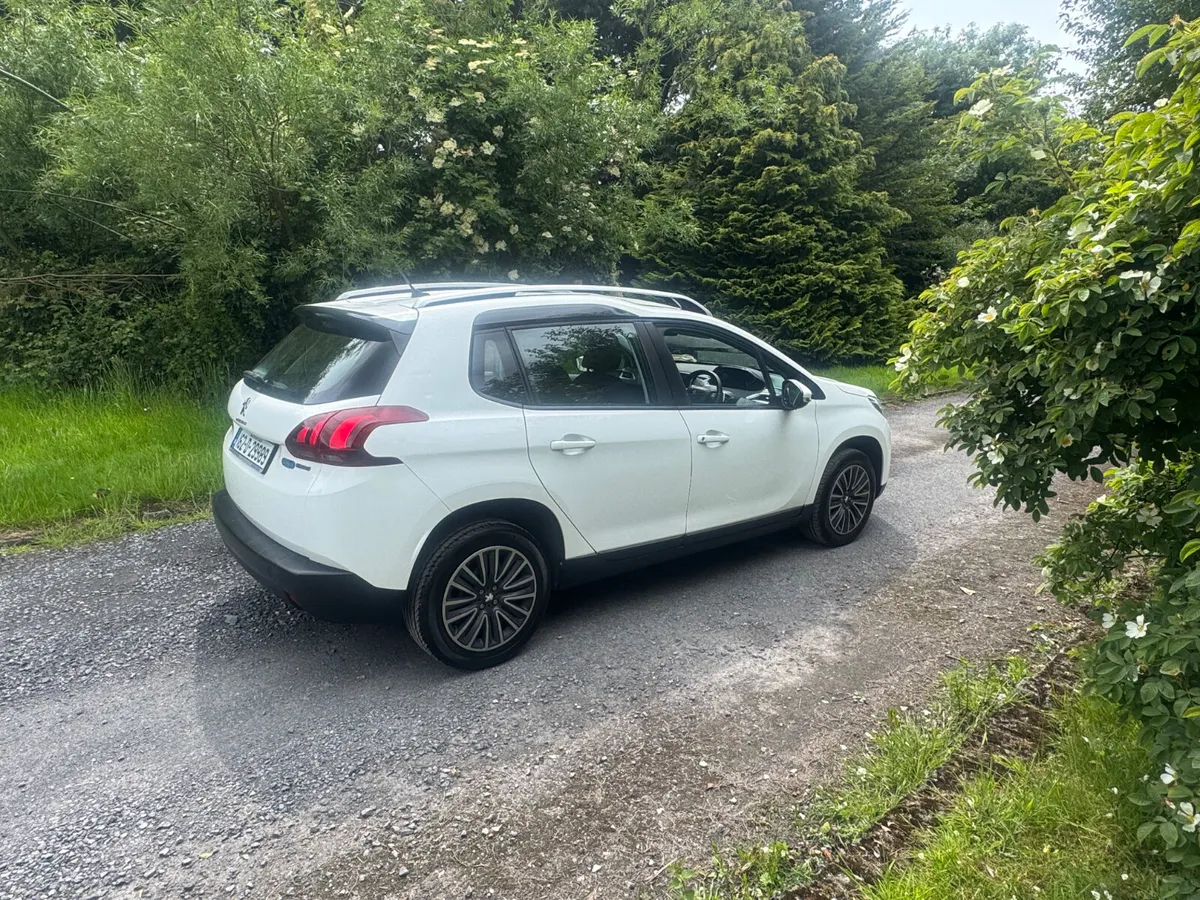 16 Peugeot 2008 1.2 AUTO - Image 2