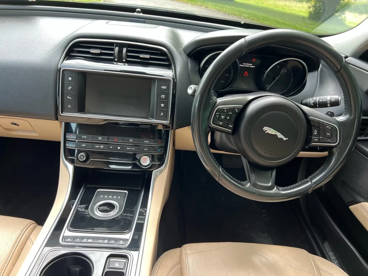 Jaguar xe automatic - Image 4