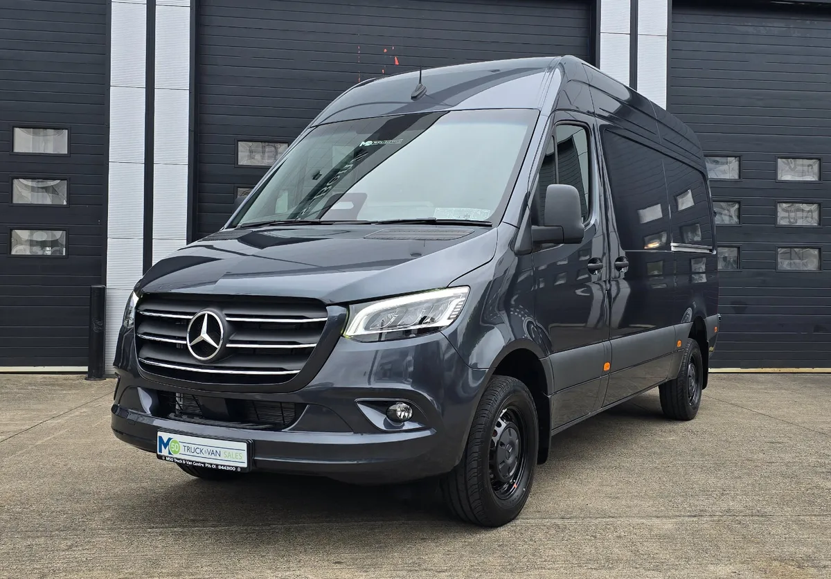 Sprinter 30 Year Premium Edition 319/36 Select A/T - Image 3