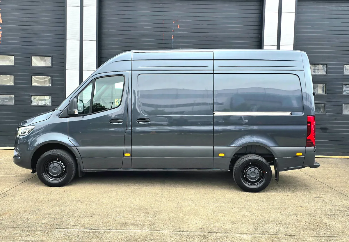 Sprinter 30 Year Premium Edition 319/36 Select A/T - Image 4
