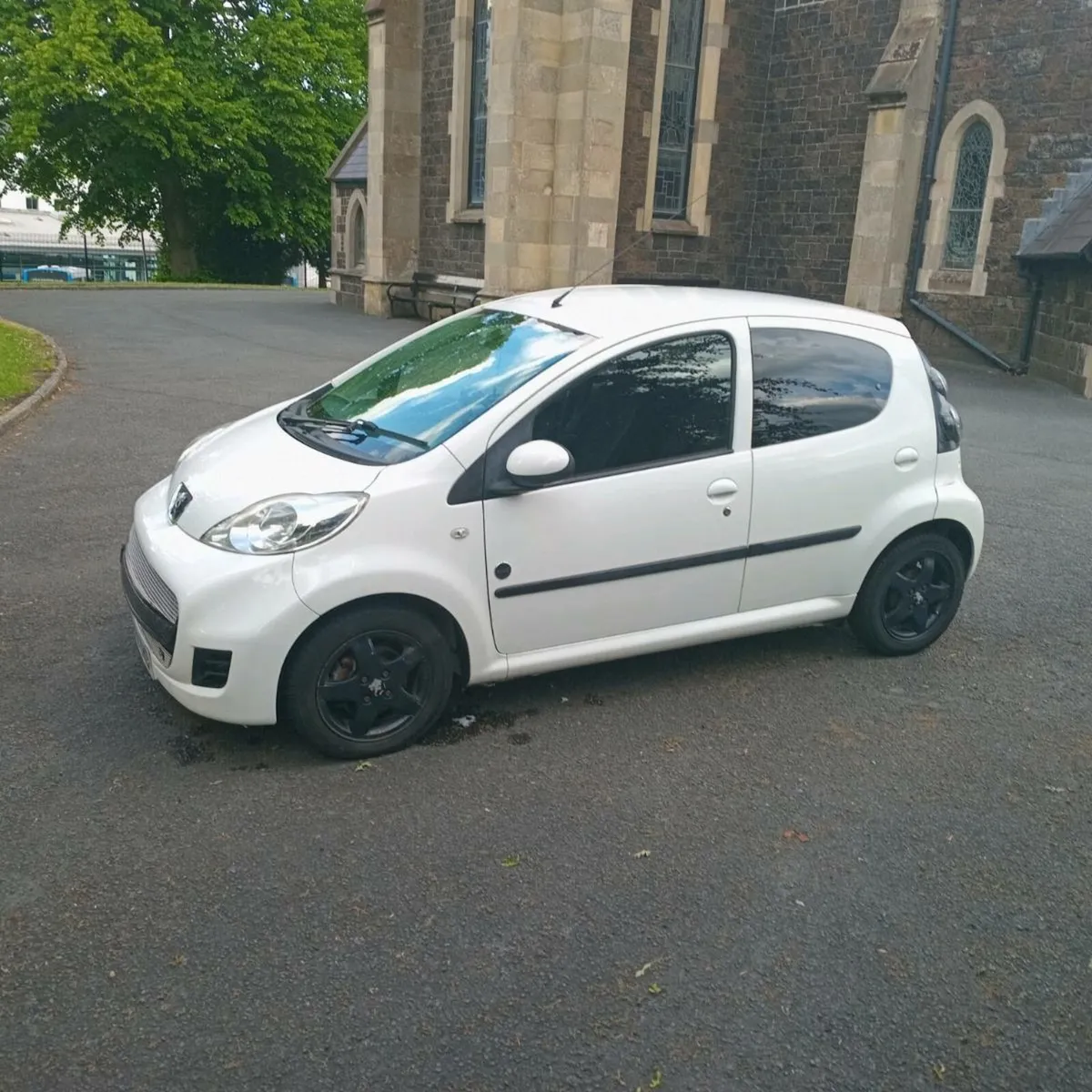 CAR - Image 1