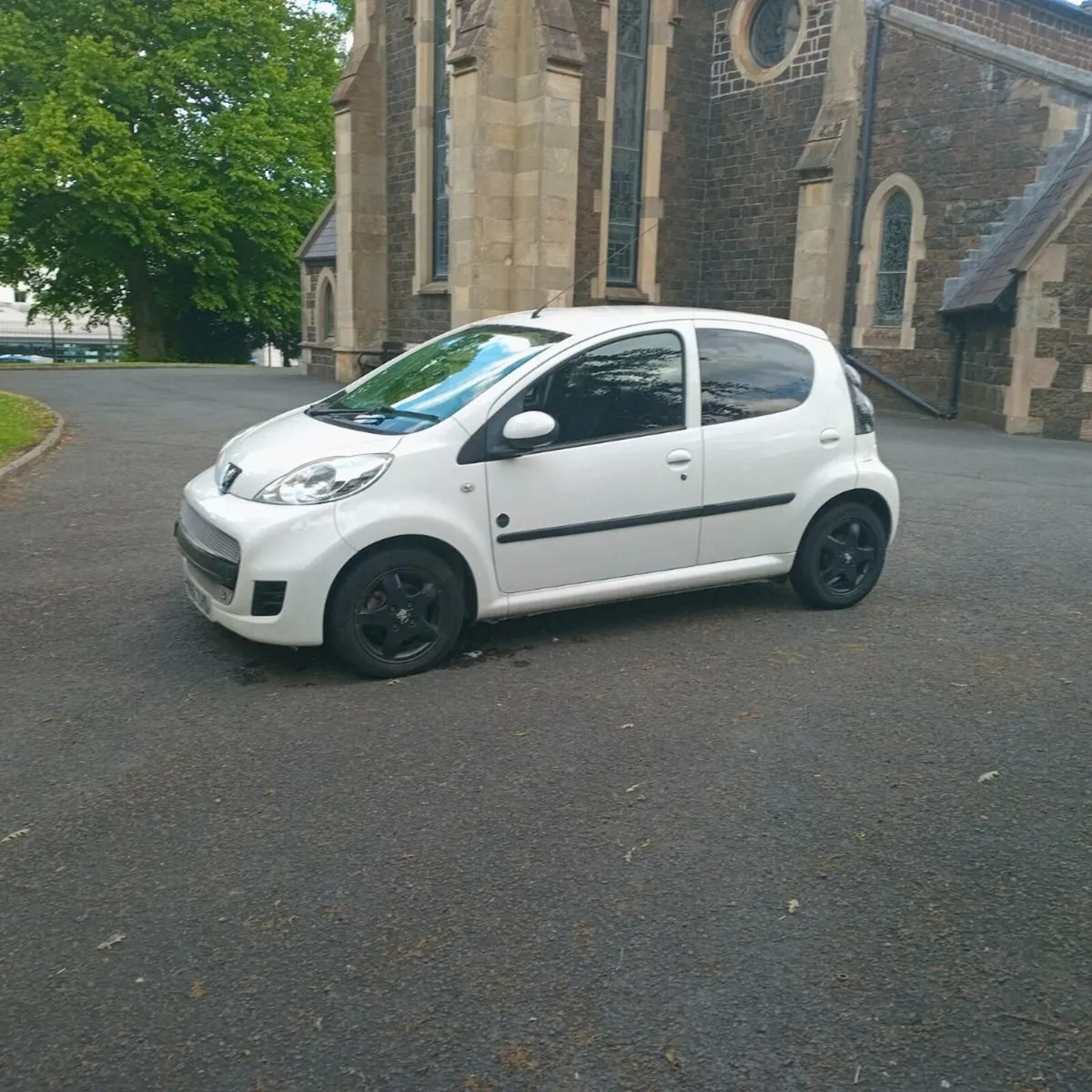 CAR - Image 2