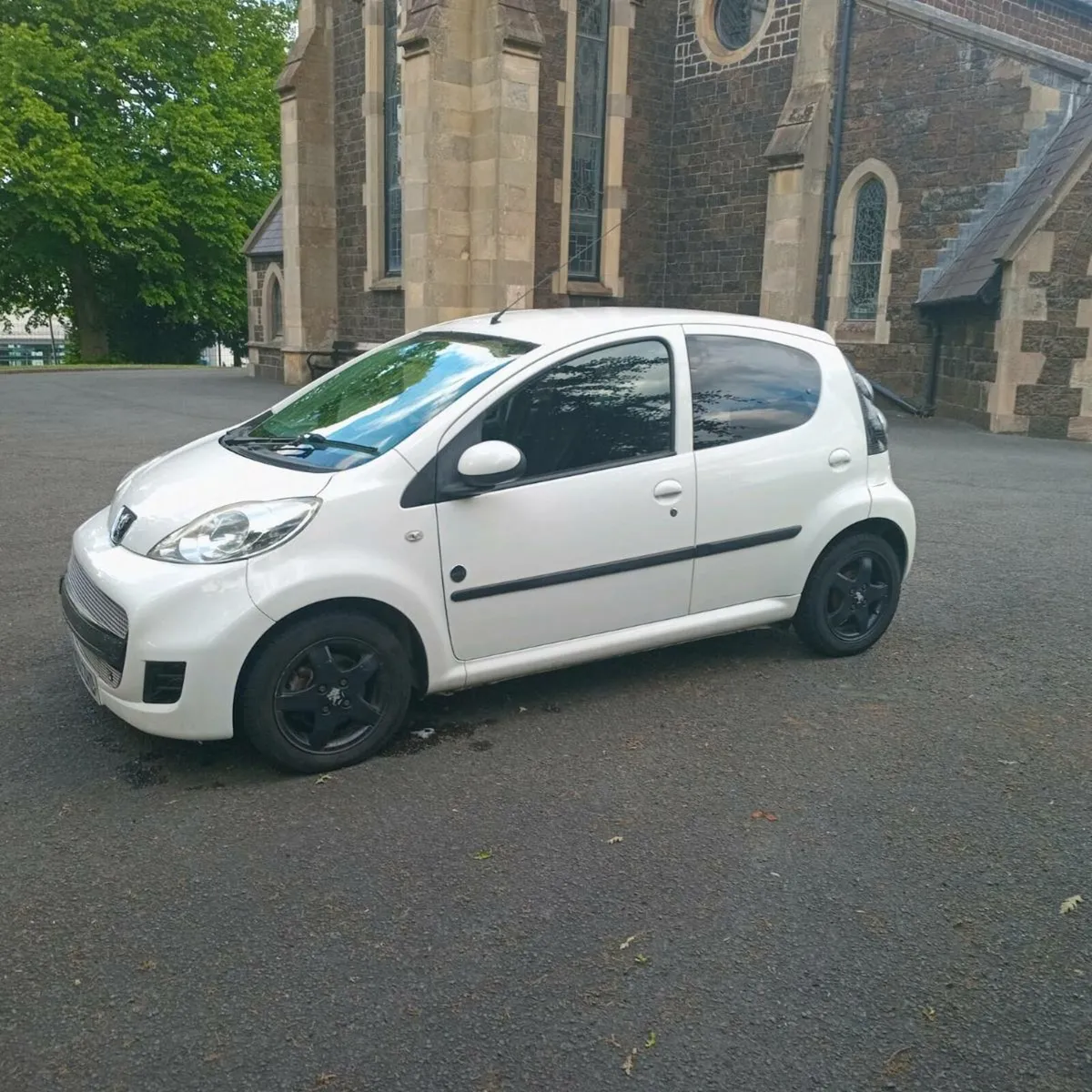 CAR - Image 3