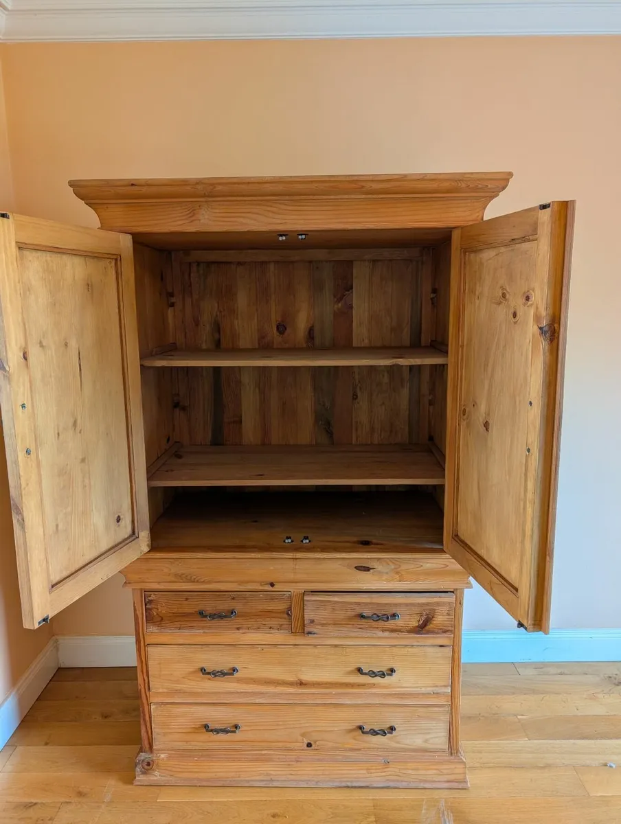 Kitchen dresser - Image 1