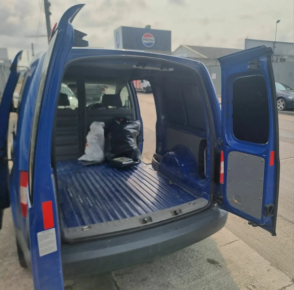 Volkswagen Caddy 2008 - Image 3