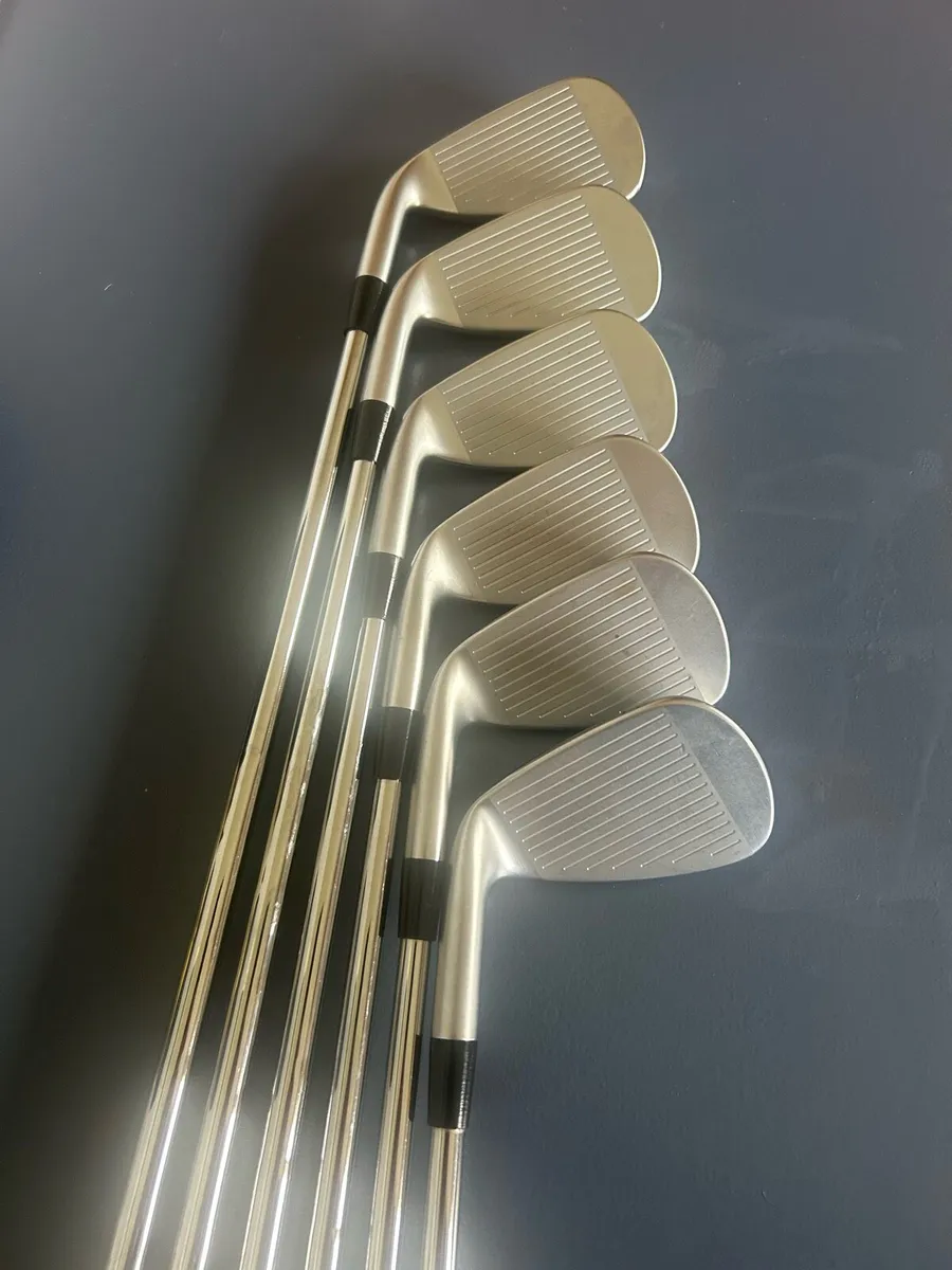 Mizuno irons - Image 1