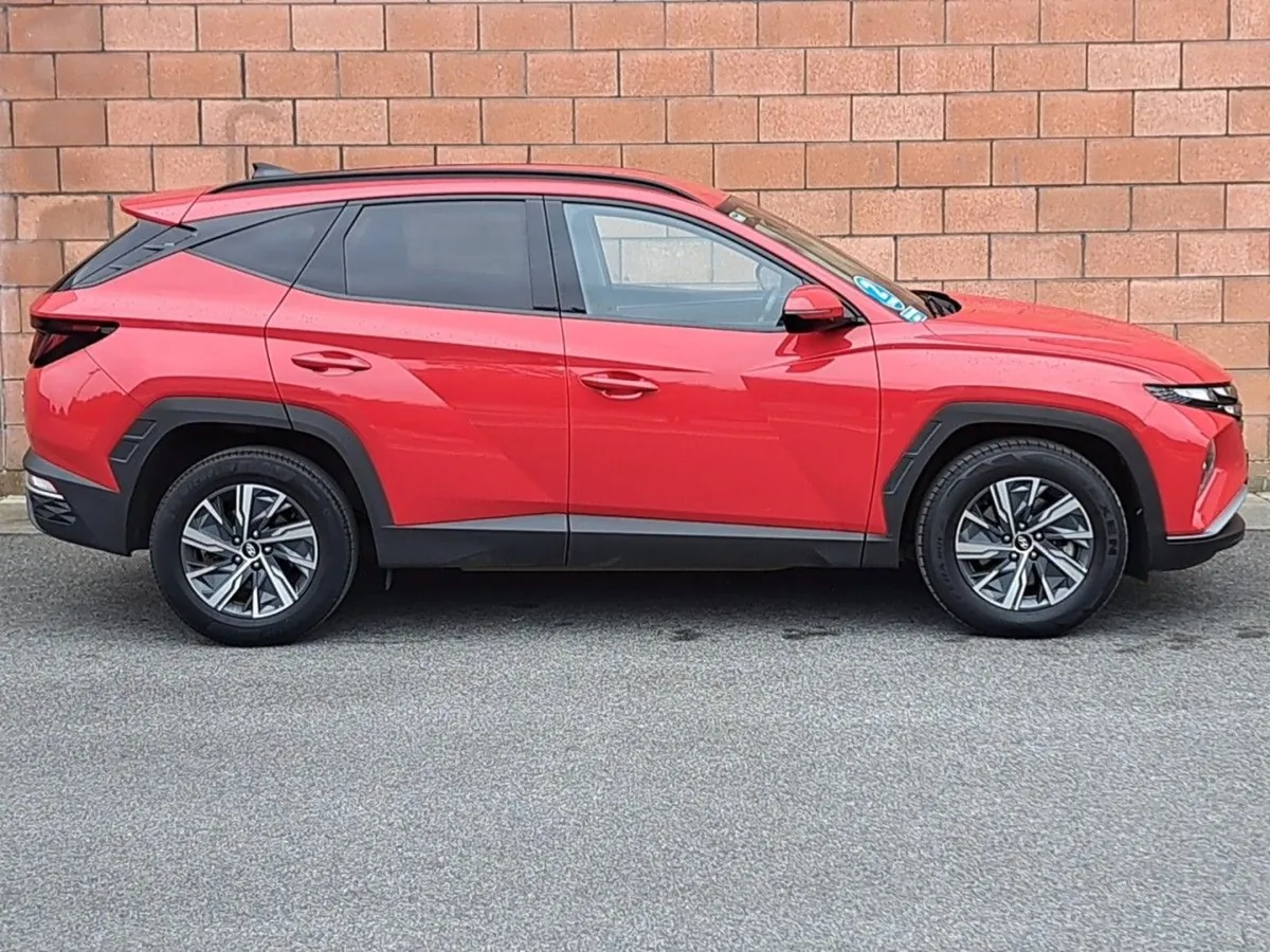 Hyundai Tucson Executive Model Hybrid Automatic - Image 4