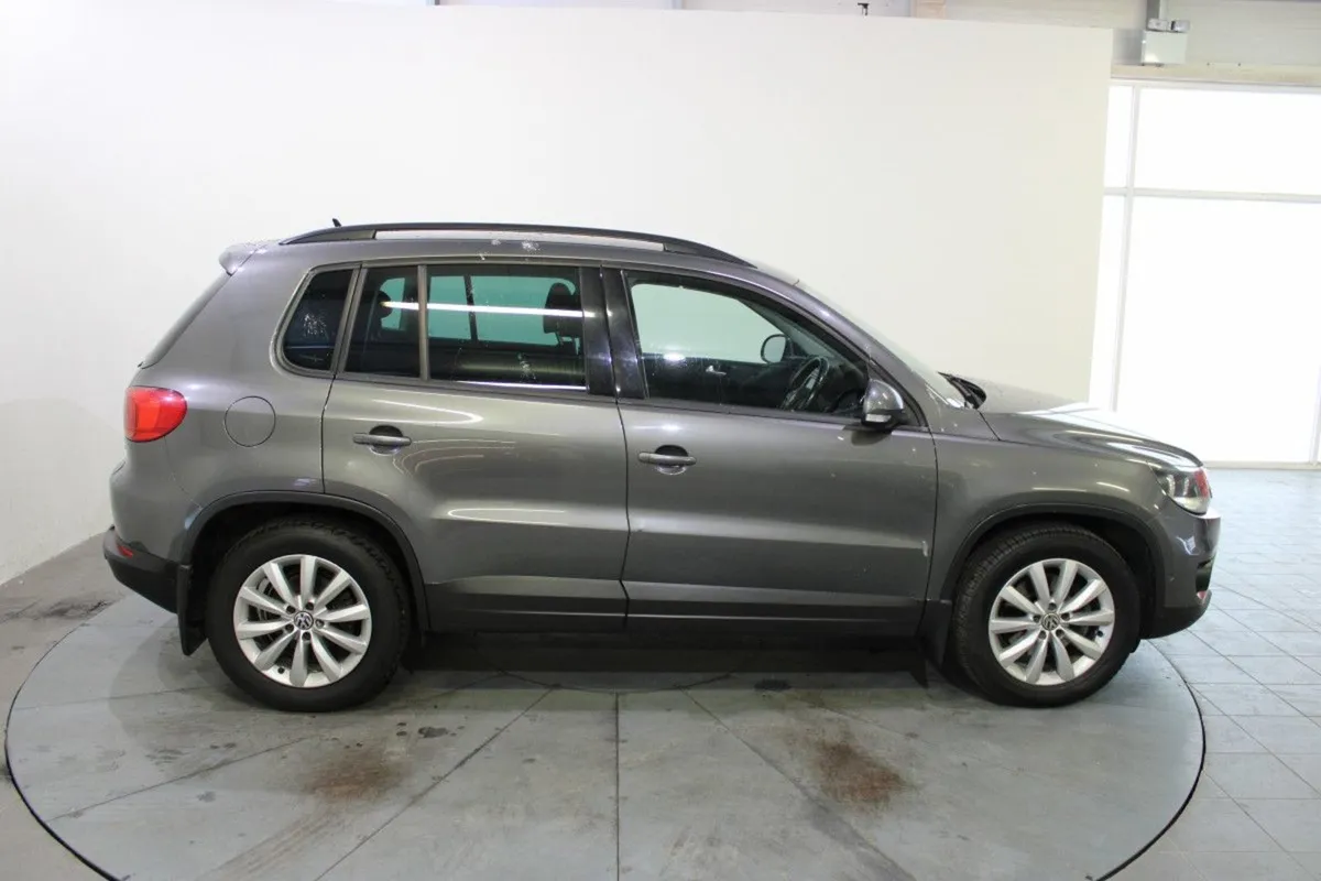 Volkswagen Tiguan 2.0 TDI 110BHP LL M6F - Image 3