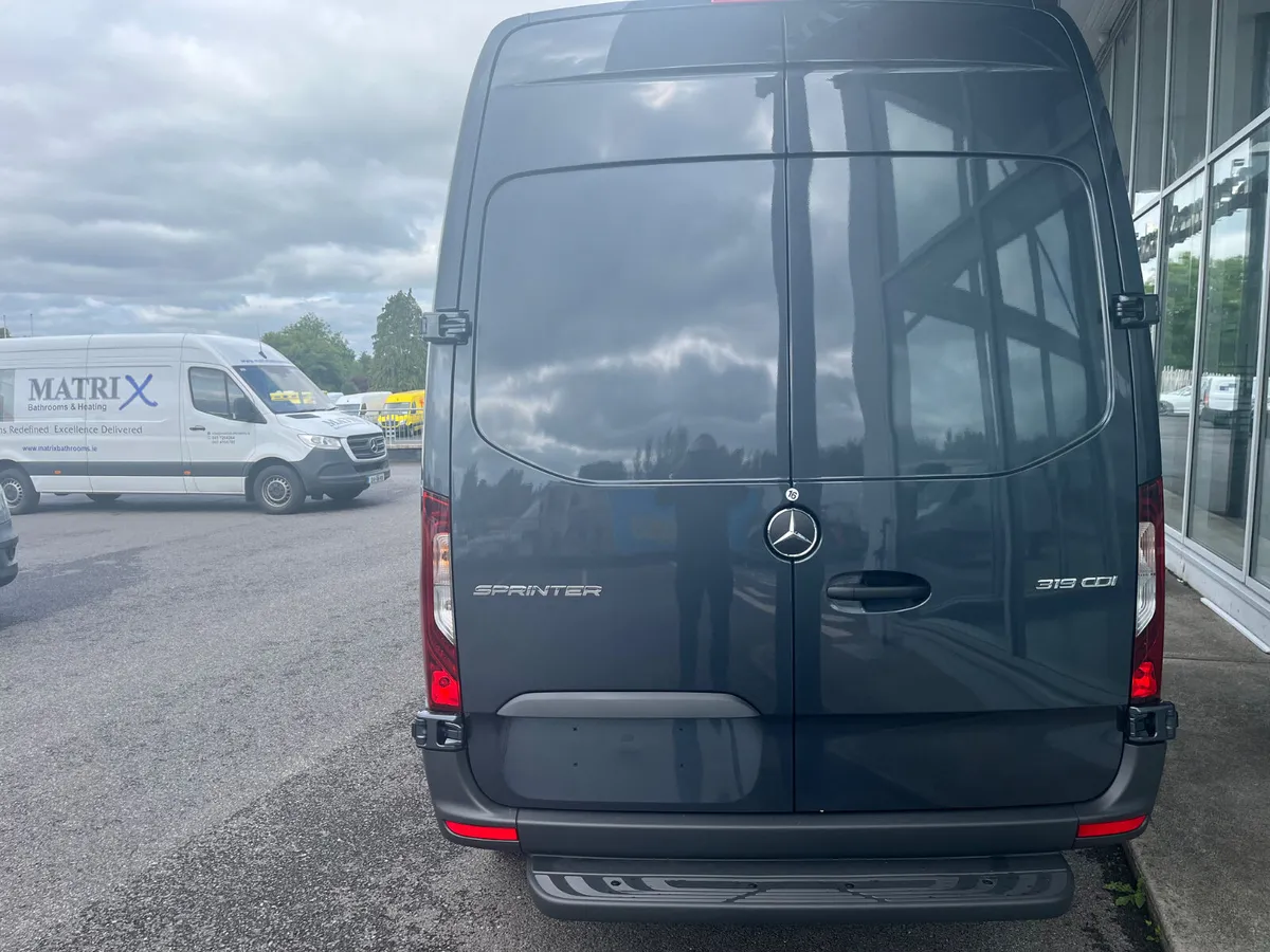 New Sprinter 319/36 30th Anniversary - Image 4