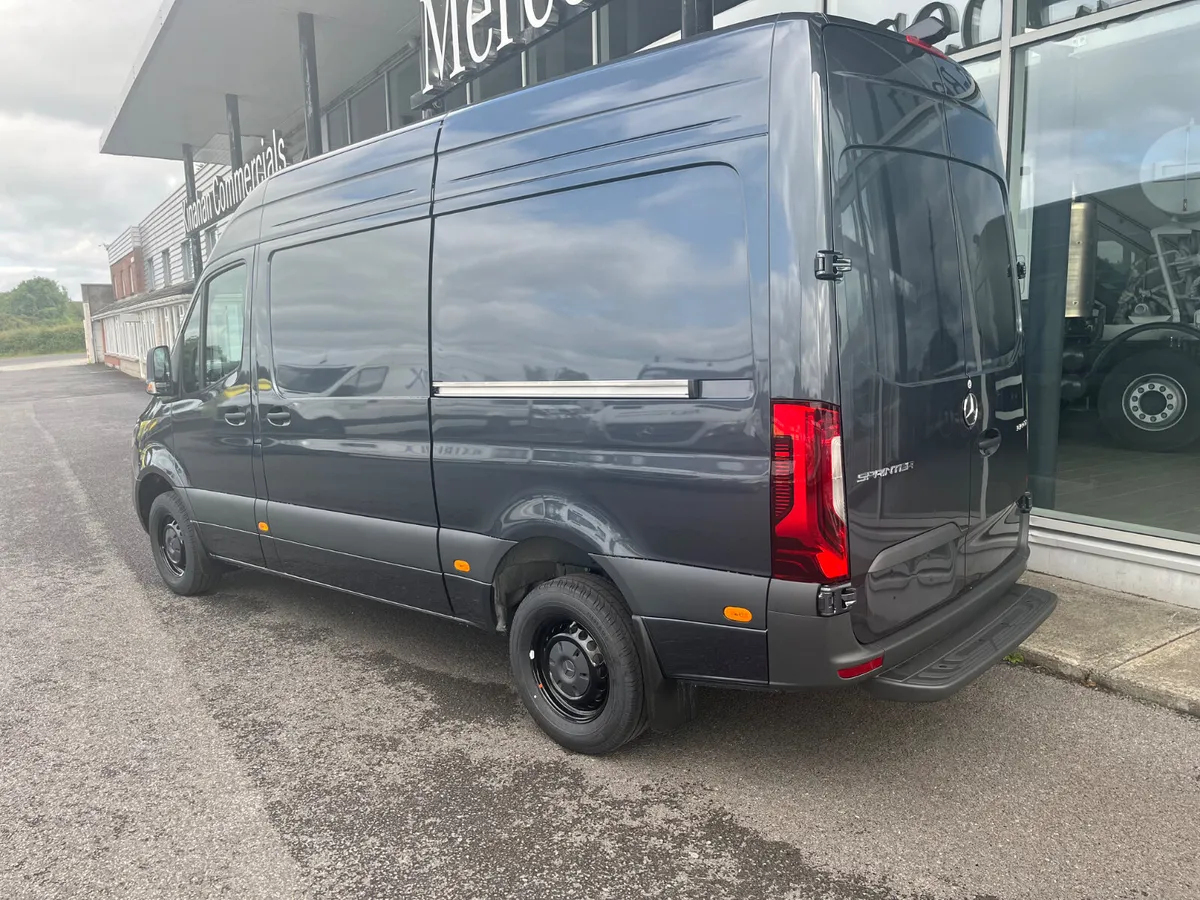 New Sprinter 319/36 30th Anniversary - Image 3