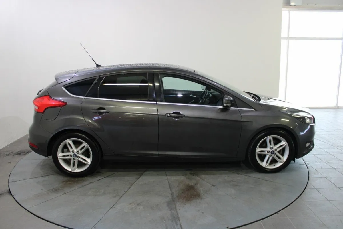 Ford Focus 1.0 Ecoboost Turbo 100PS Zetec - Image 3