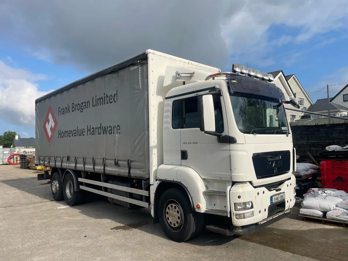 MAN TGS 26.360 Moffett brackets curtain sider - Image 1