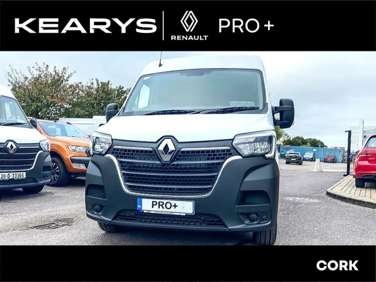 Renault Master Lm35 Blue dCi 135 Business My22 - Image 1