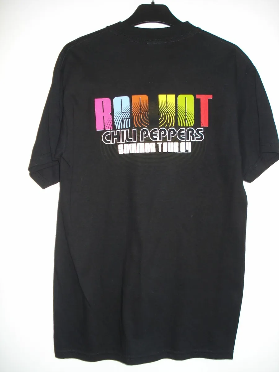RED HOT CHILLI PEPPERS. 2004 TOUR T-SHIRT. SMALL. - Image 4