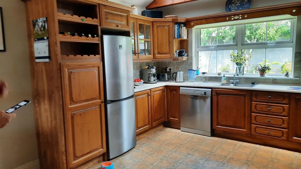 Kitchen units - Image 1