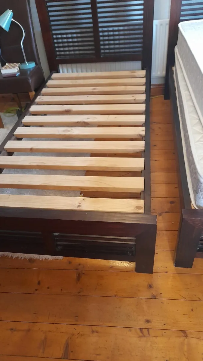 Single beds - Image 2