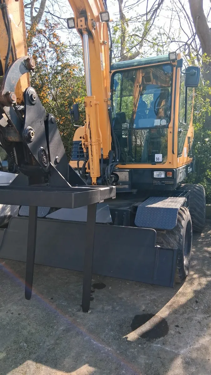 Digger hire,, long or short term - Image 1