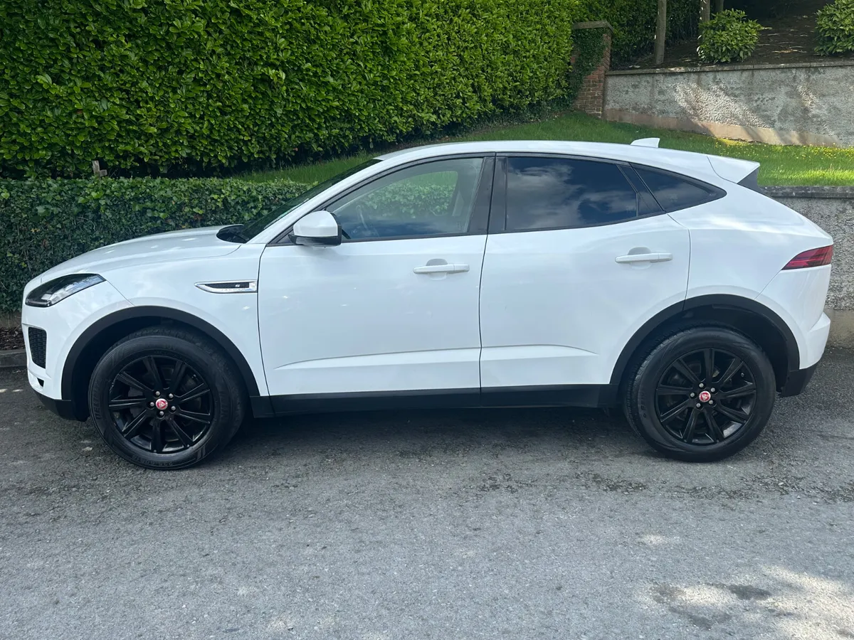 Jaguar E-Pace 2019 - Image 2