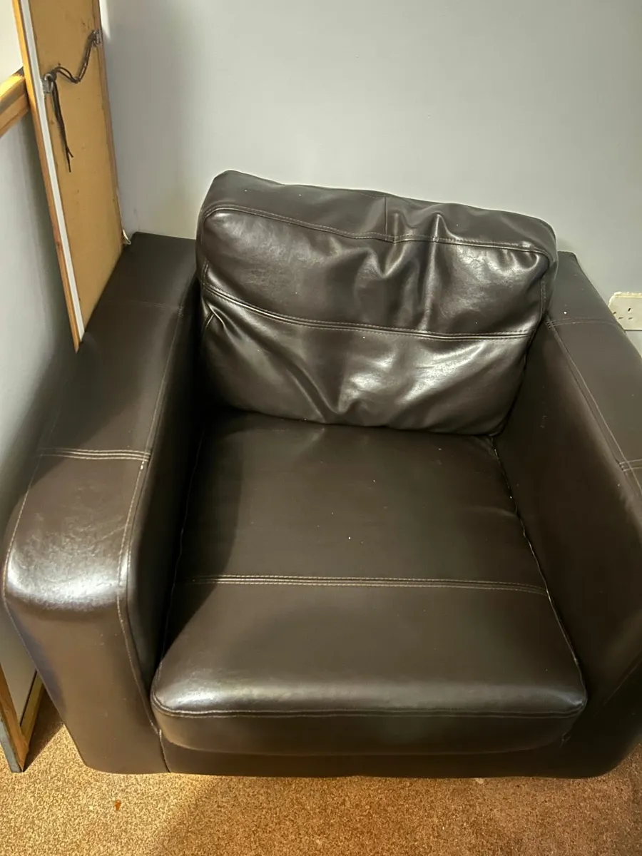 Two black leather armchairs - Image 2