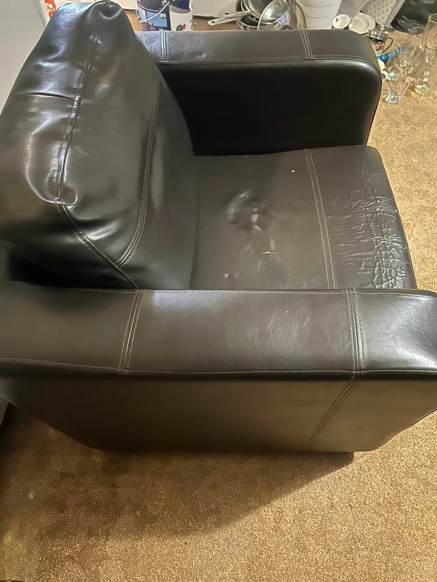 Two black leather armchairs - Image 3
