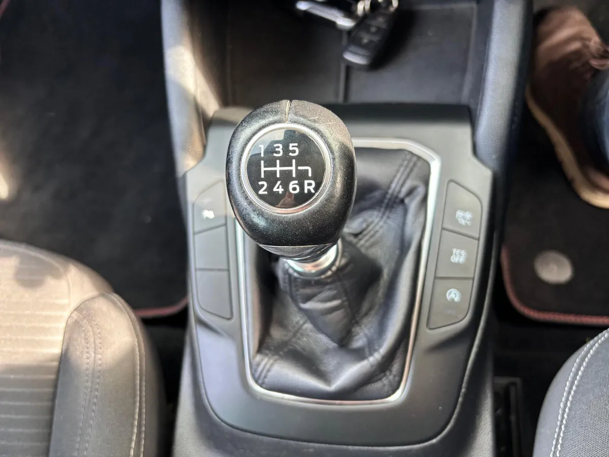 Ford Focus 2019  TITANIUM  NEW  MODEL  PETROL - Image 2