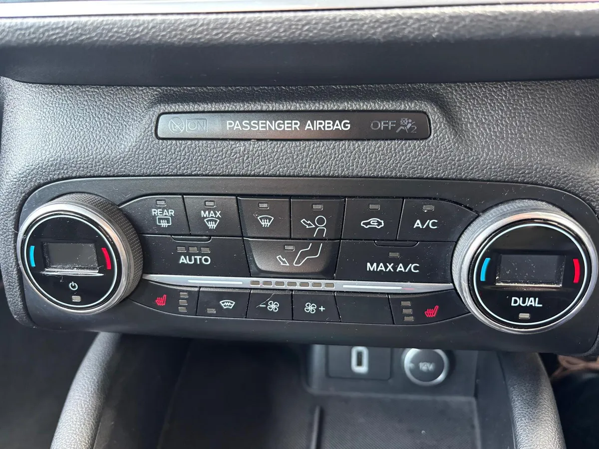 Ford Focus 2019  TITANIUM  NEW  MODEL  PETROL - Image 4