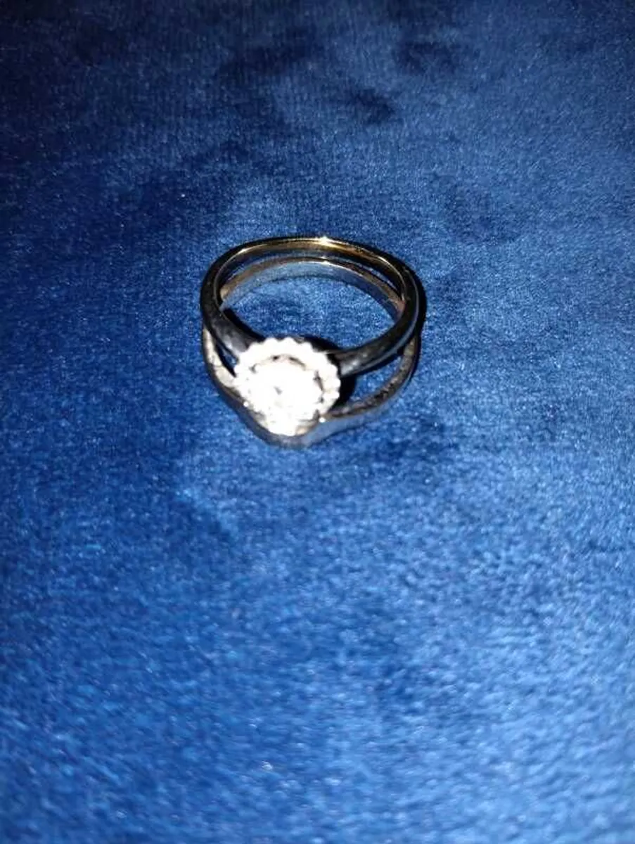 Diamong Engagement Ring & Wedding Band for sale - MAKE ME A REASONABLE OFFER - Image 4