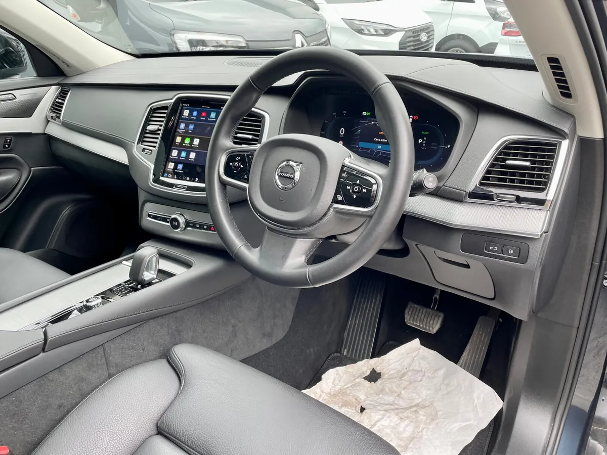 Volvo XC90 T8 Recharge AWD Plus Dark,2024 - Image 3