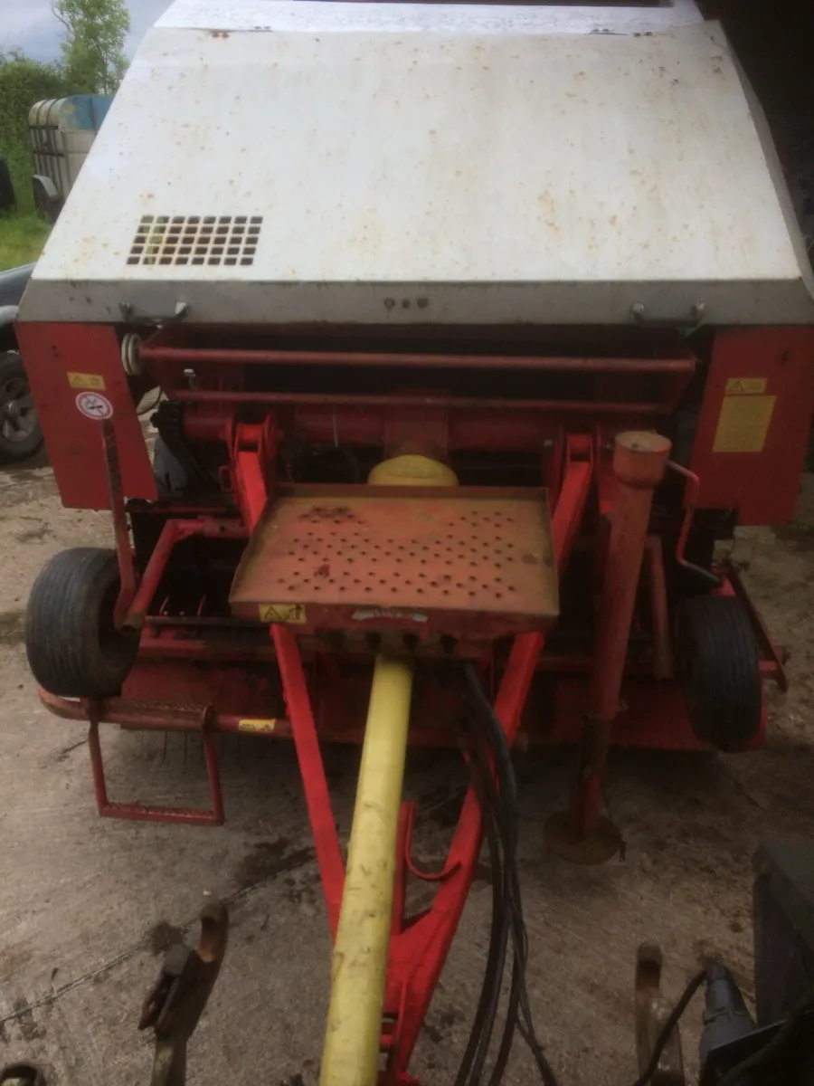 Round baler - Image 1