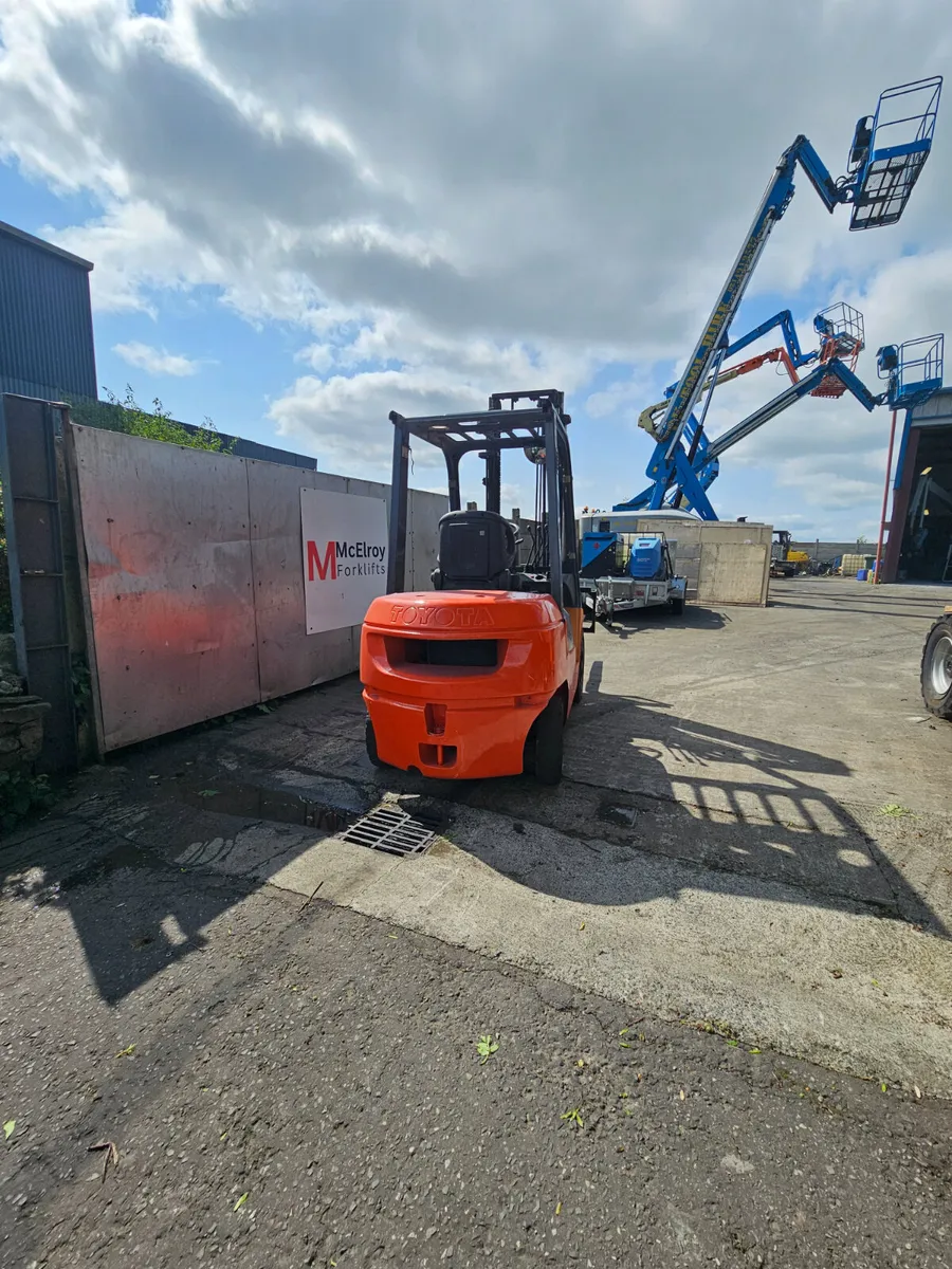 Toyota Forklift - Image 2