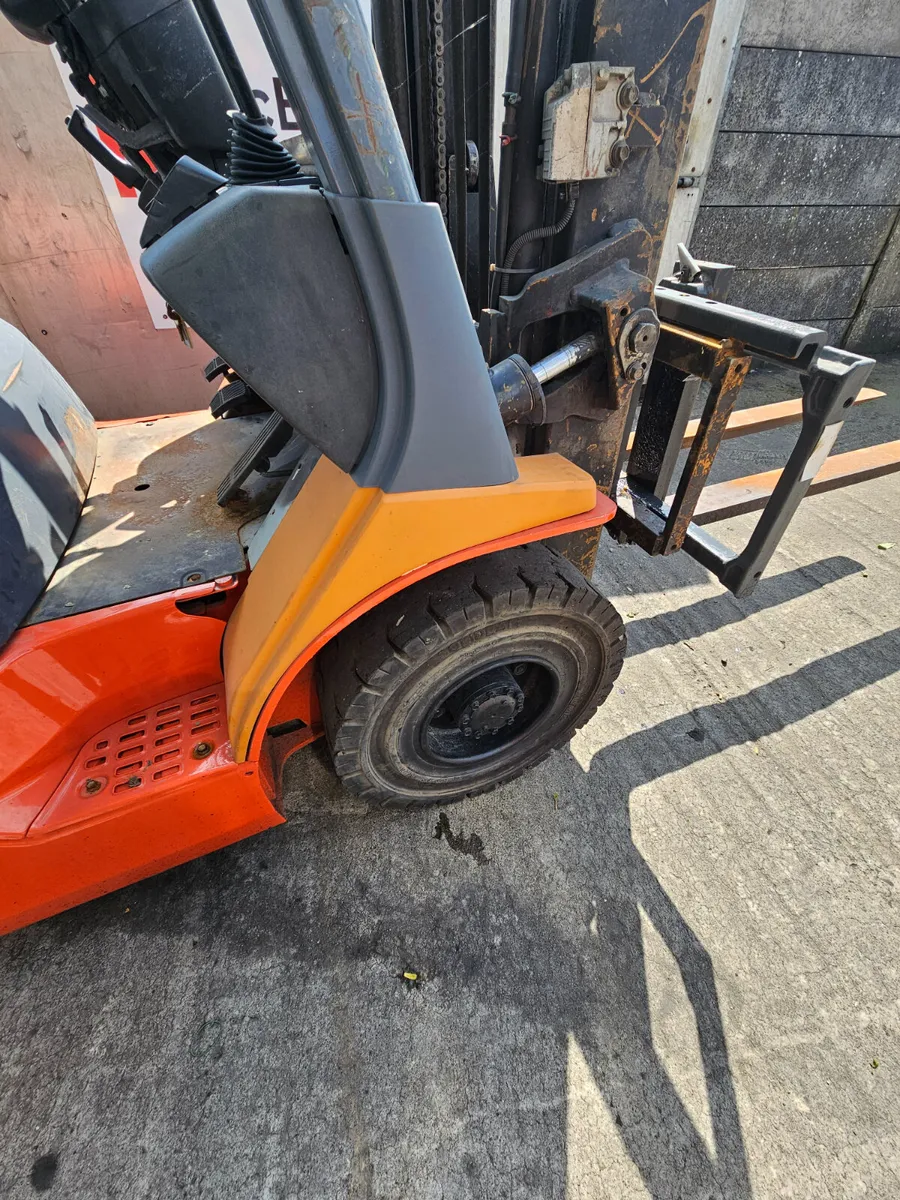 Toyota Forklift - Image 3