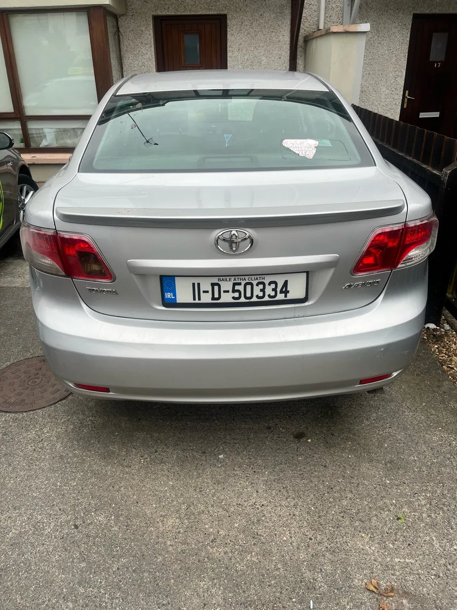 Toyota avensis 2011 - Image 2