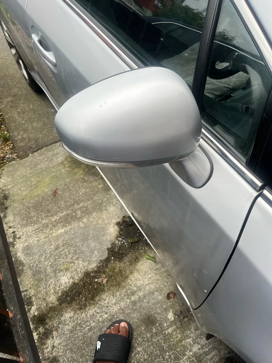 Toyota avensis 2011 - Image 4