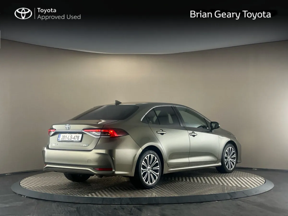 Toyota Corolla HYBRID LUNA SPORT SALOON - Image 2