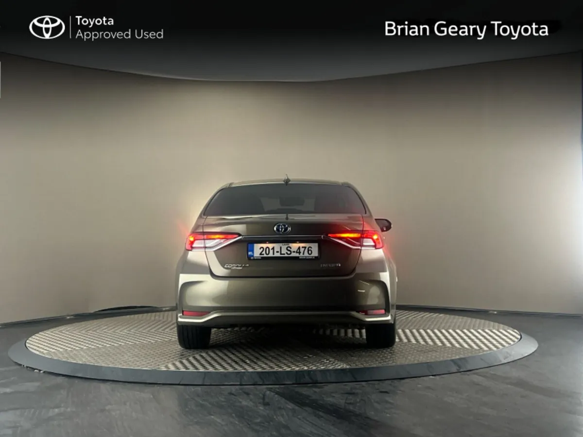 Toyota Corolla HYBRID LUNA SPORT SALOON - Image 4