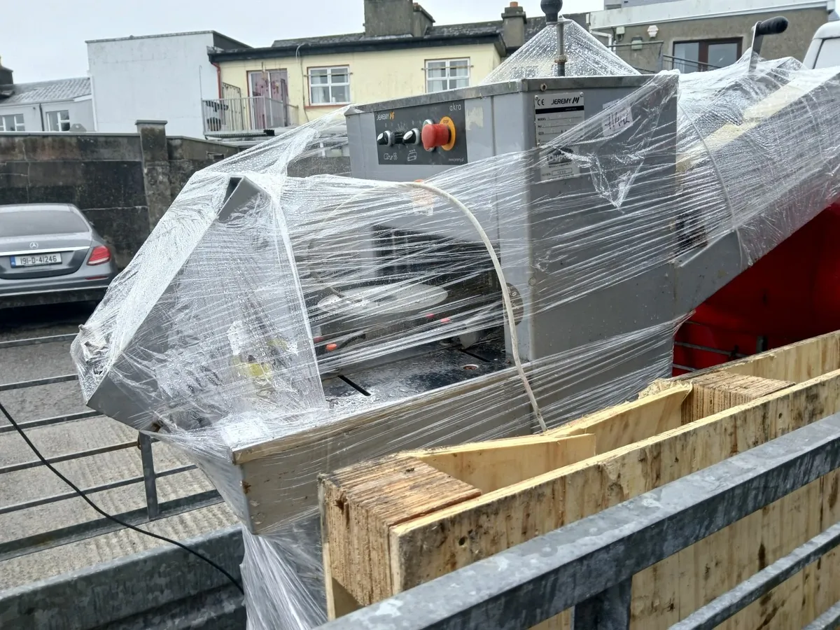 Bread slicing machine ....commrrcial deliverd - Image 3