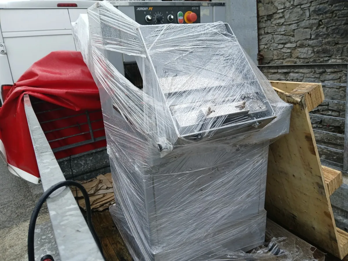 Bread slicing machine ....commrrcial deliverd - Image 4