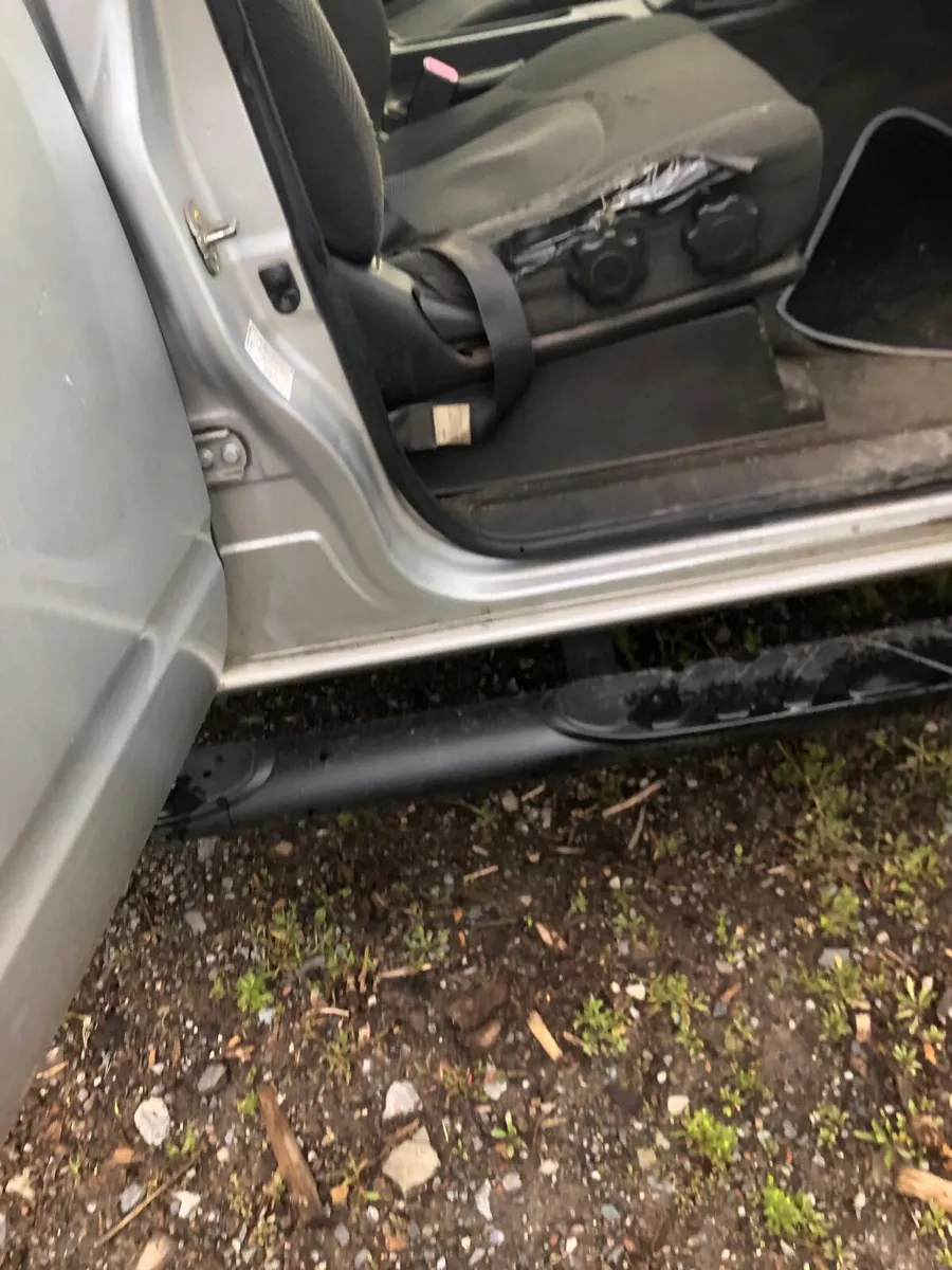 Nissan Navara 2006 - Image 2