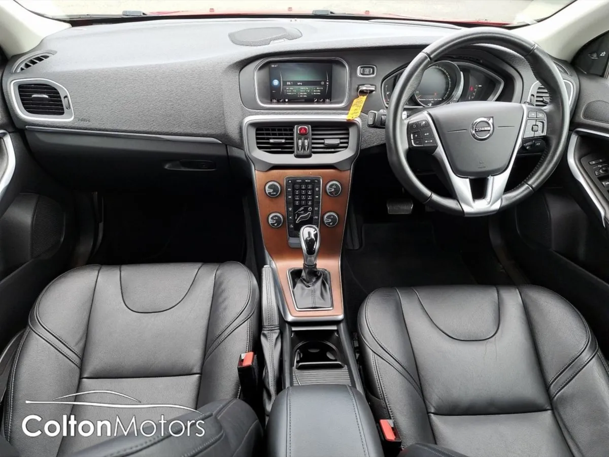 Volvo V40 D4 SE Auto - Image 2