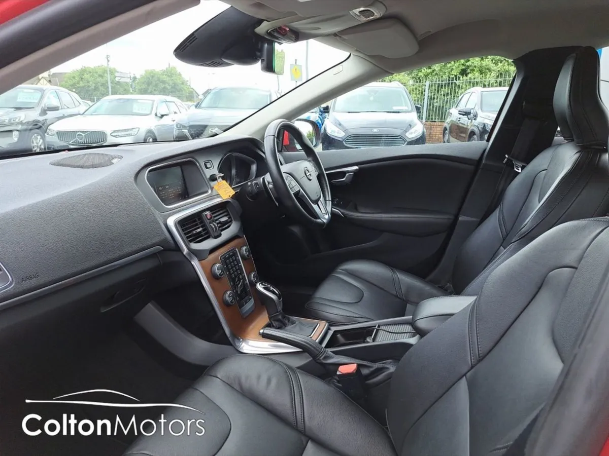 Volvo V40 D4 SE Auto - Image 4