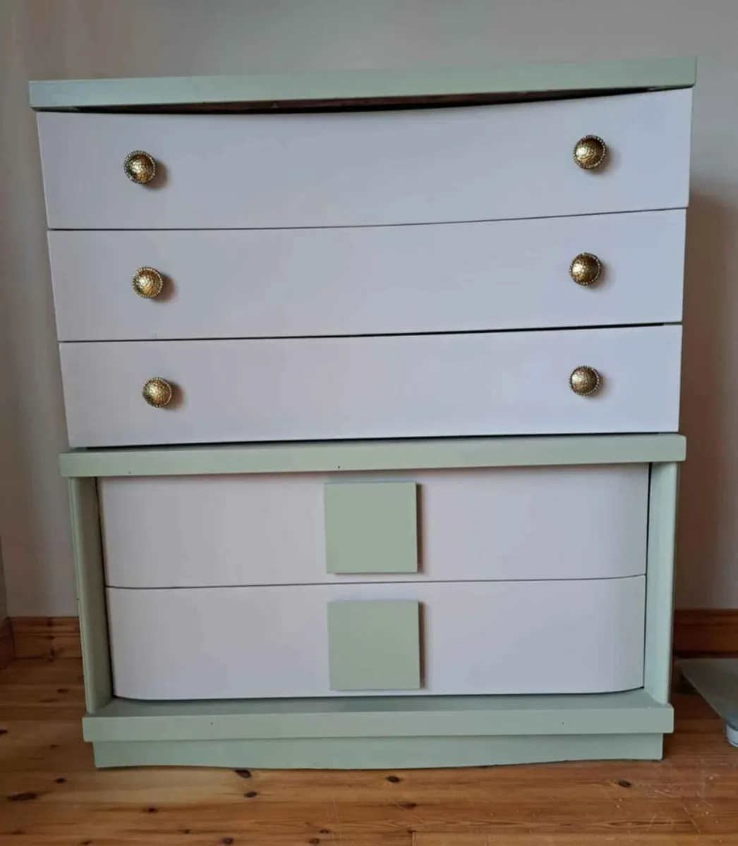 Tallboy chest of drawers