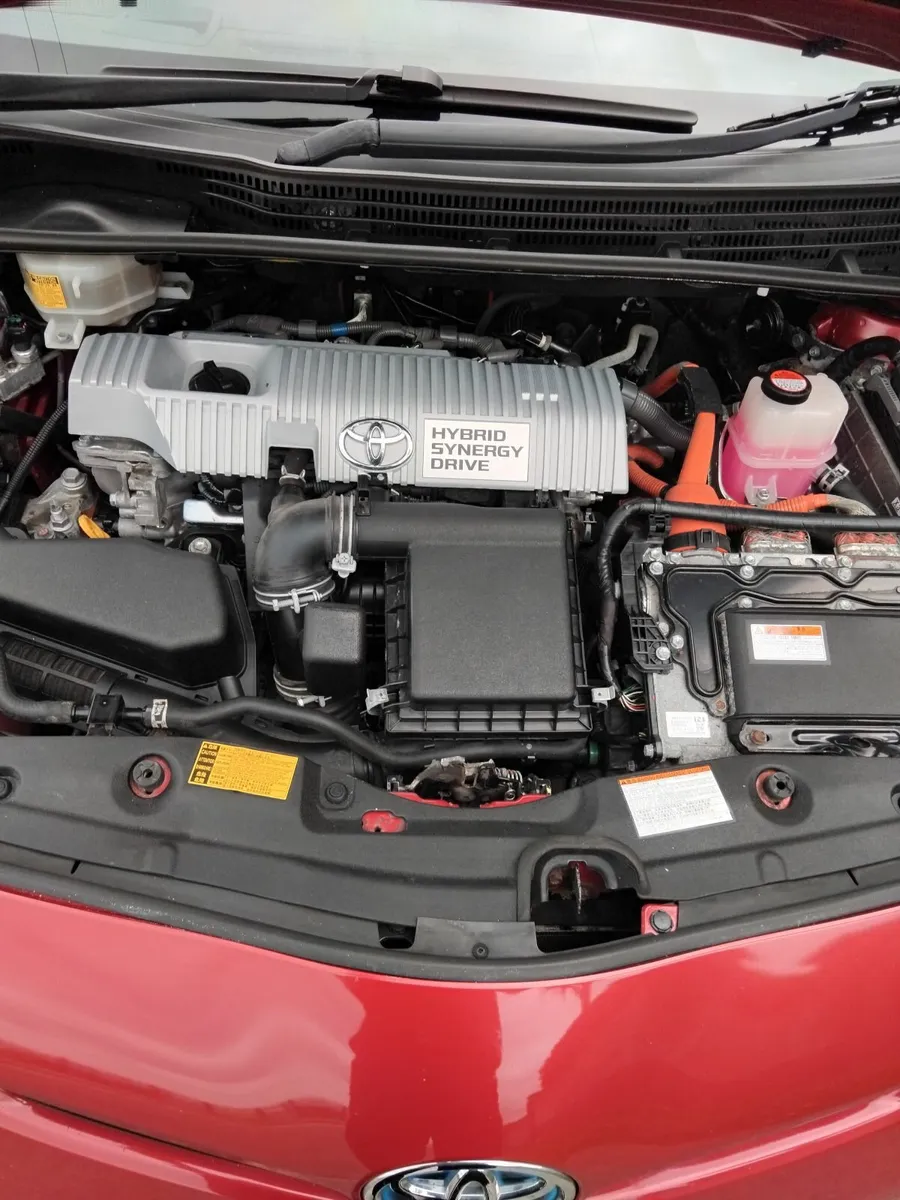 2015 Toyota Prius ,ONE OWNER FROM NEW !! AS NEW - Image 2