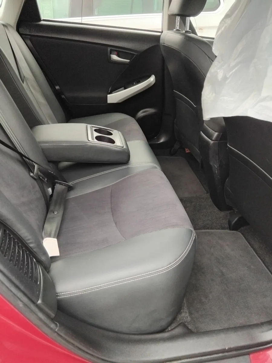 2015 Toyota Prius ,ONE OWNER FROM NEW !! AS NEW - Image 3