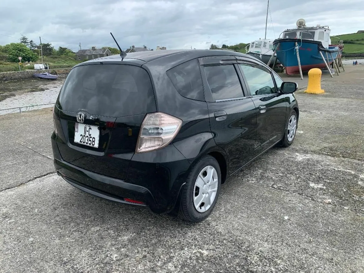 Honda Fit 2011 - Image 2