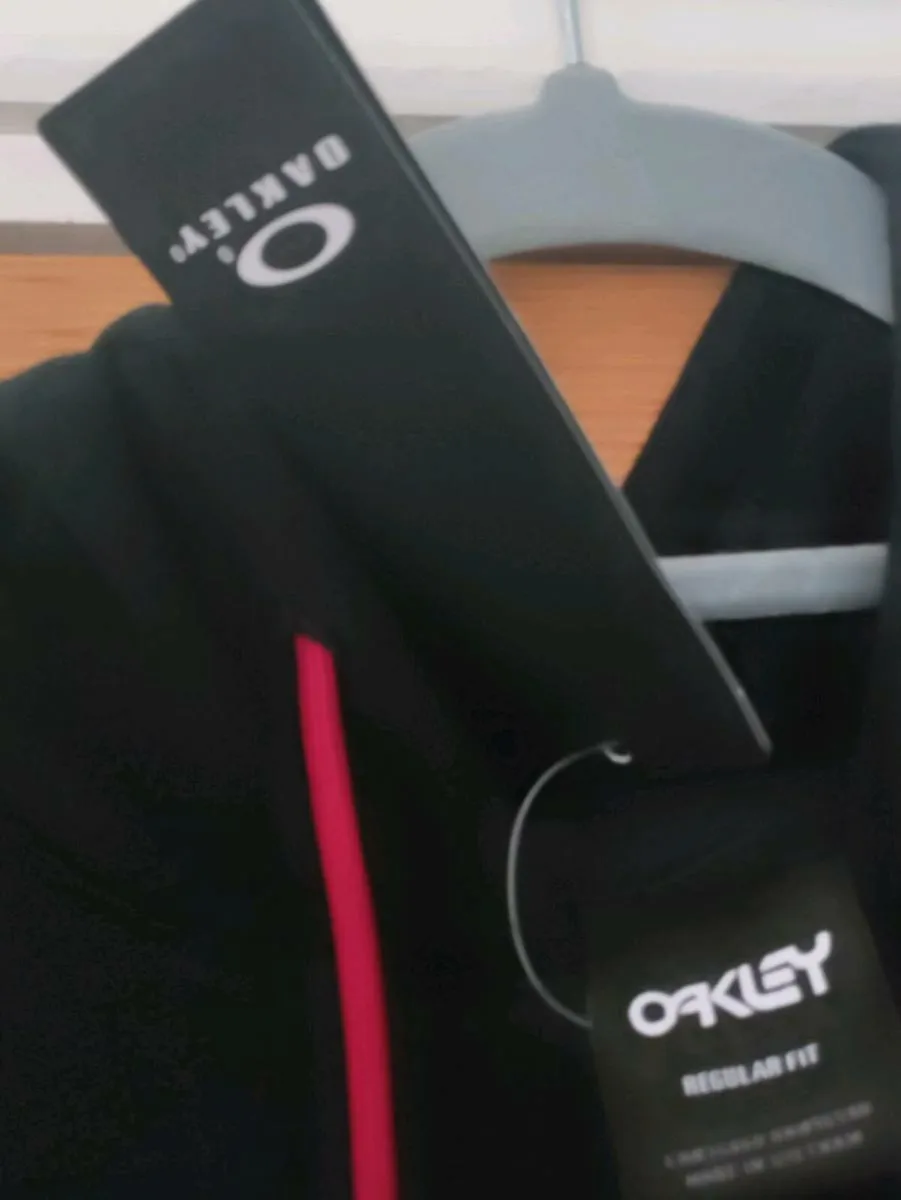 Oakley Hoodie XL New - Image 3