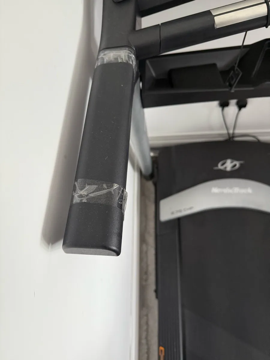 NordicTrack S20 Treadmill – Excellent Condition! - Image 4