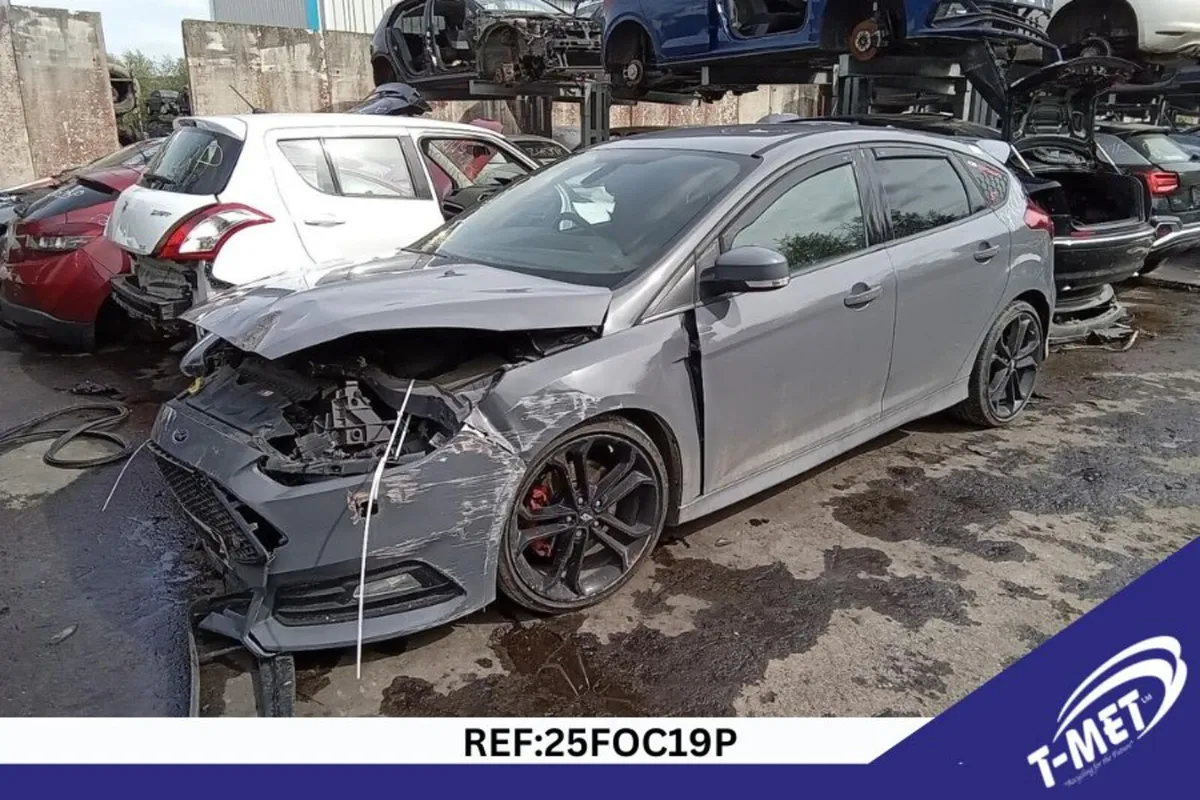 2015 FORD FOCUS ST BREAKING FOR PARTS - Image 4