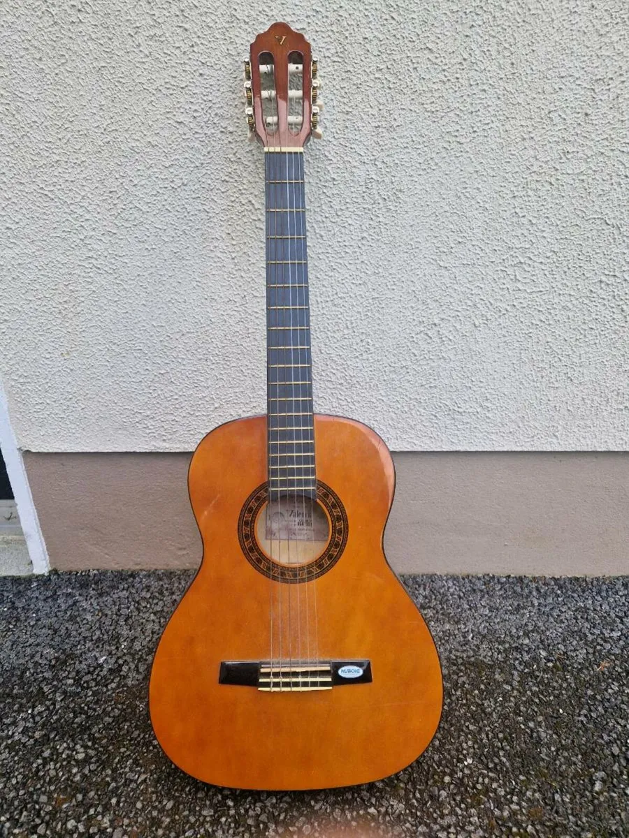 Valencia guitar - Image 1