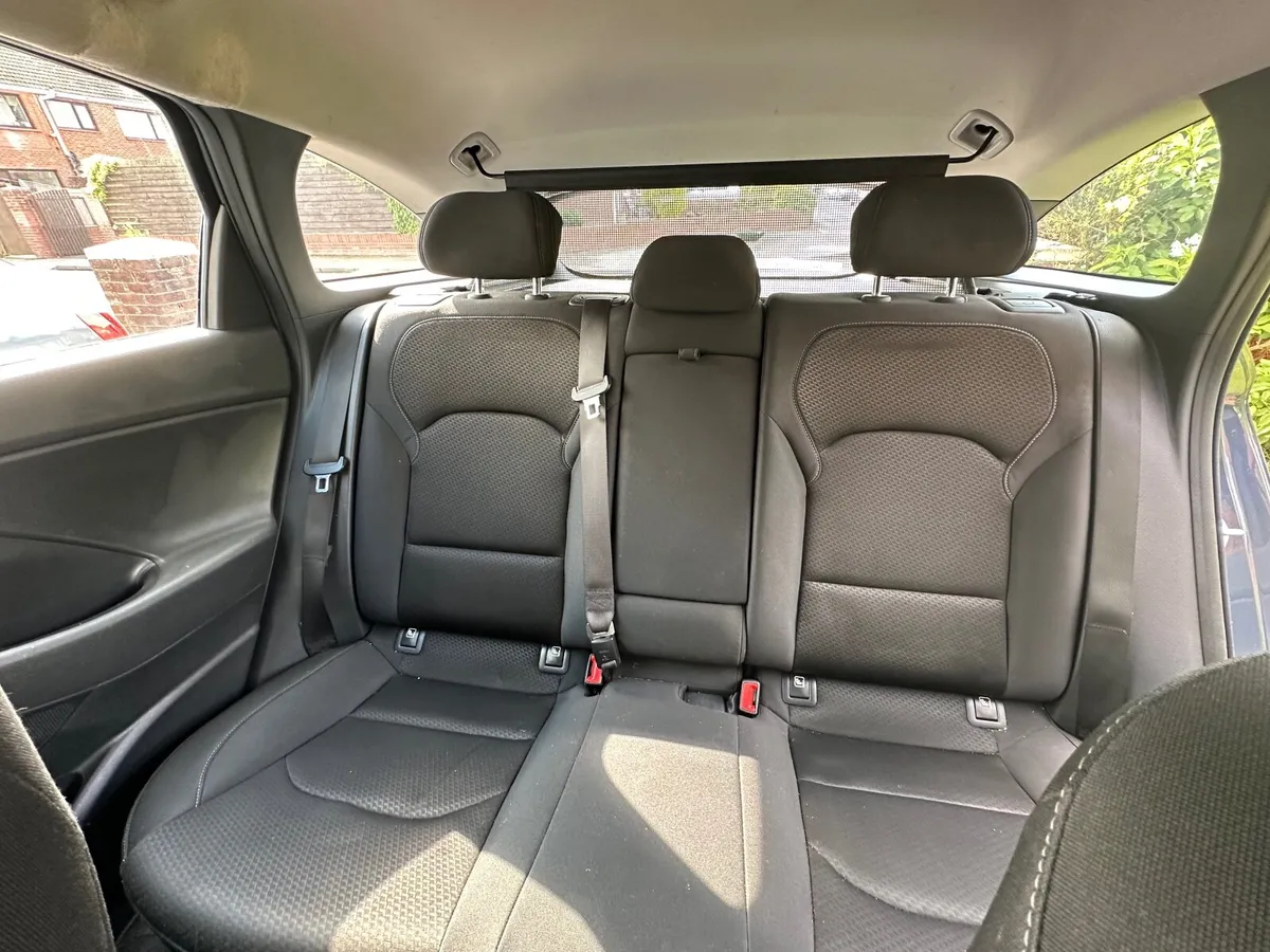 Hyundai i30 2017 (Automatic) - Image 4