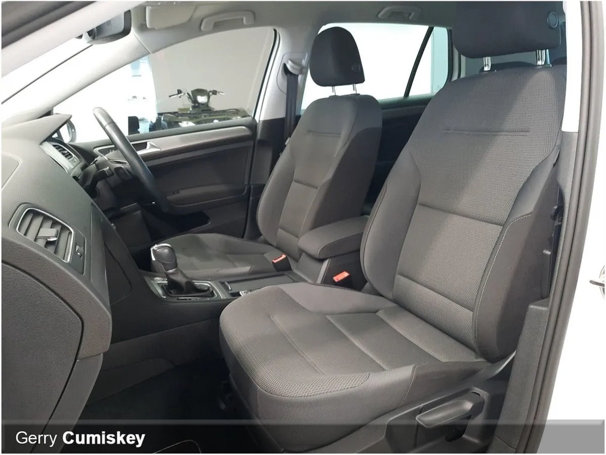 Volkswagen Golf Comfort c/w Sport Pack Automatic - Image 4